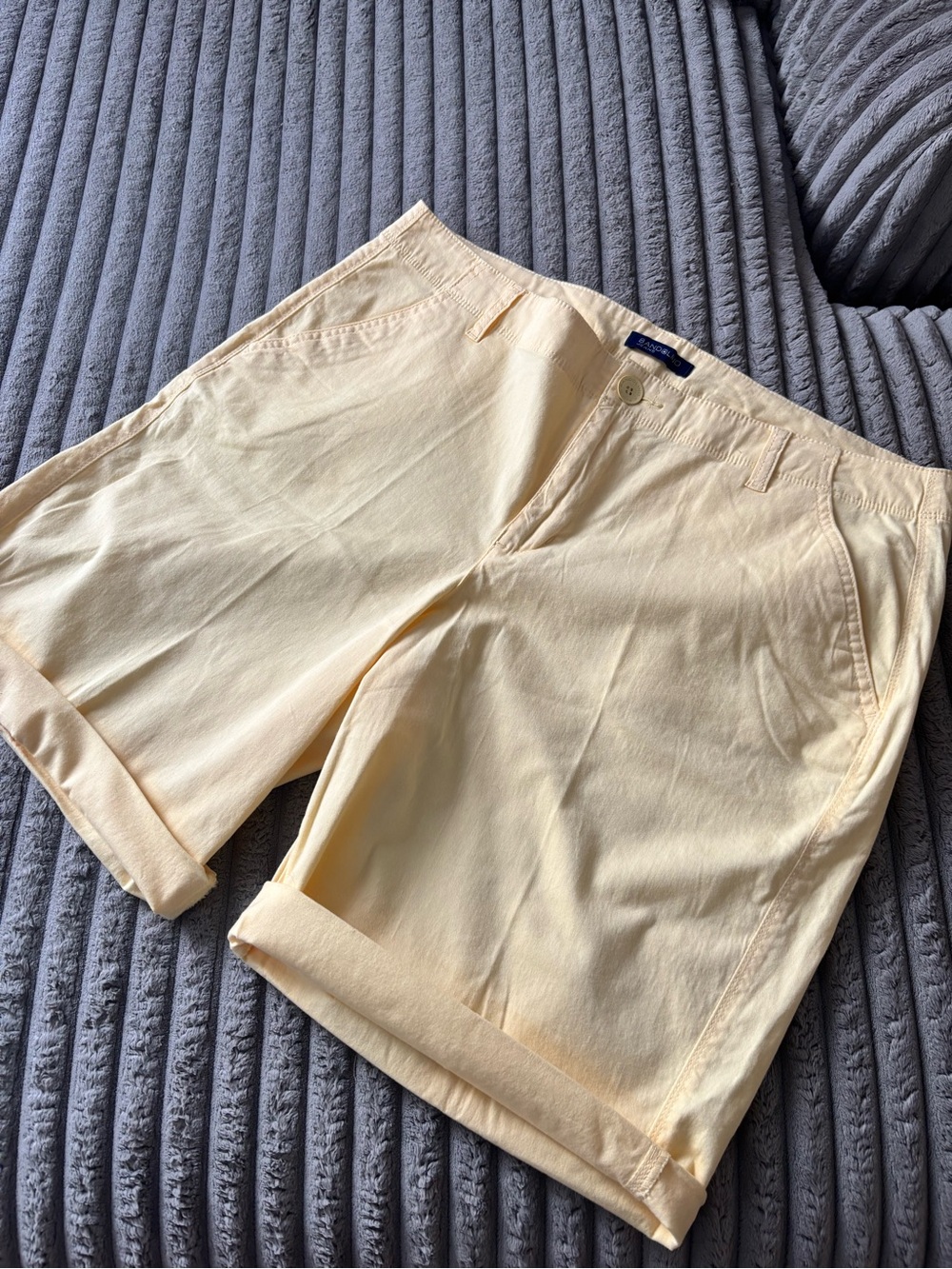 Bandolino Cream Rolled-Hem Women's Shorts